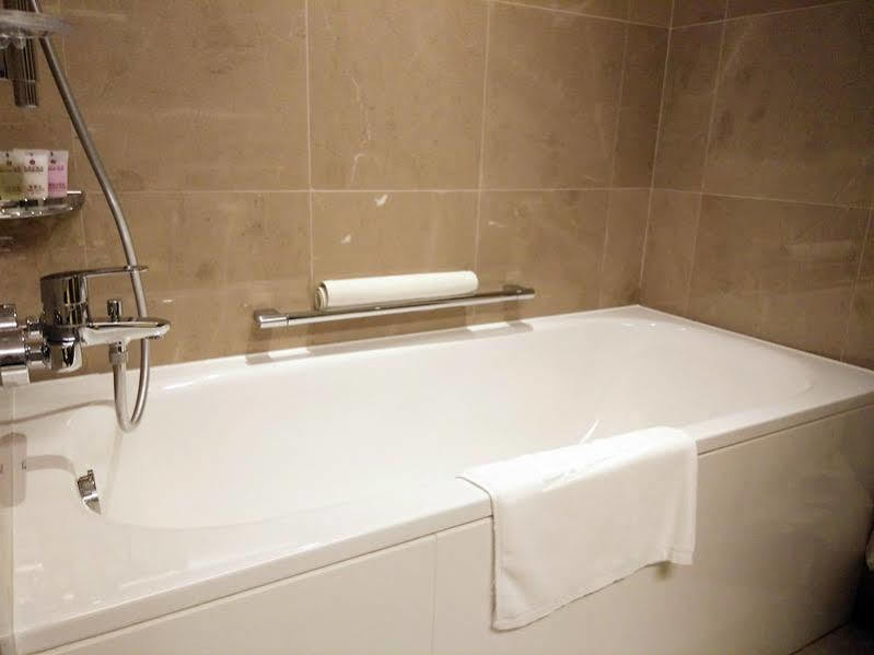 Brother Hotel Đài Bắc Ngoại thất bức ảnh